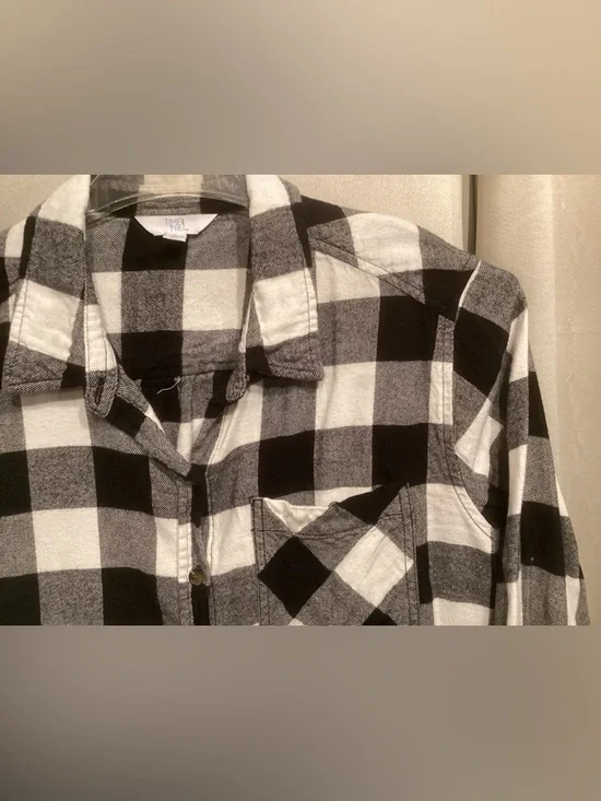 Time and Tru Black and White Plaid Shirt - Picture 5 of 6